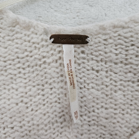 Free People Wool Blend Pull Over Knit Sweater in Tan & Cream Women’s Size XS - Picture 3 of 4